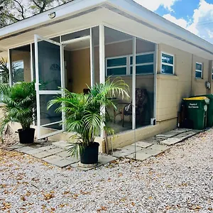 https://cute-house-near-downtown.hotelstampa.org