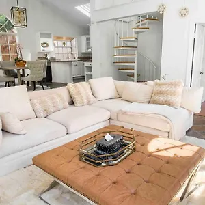 https://villa-stunning-mediterranean-mansion-in-laurel-canyon.topanaheimhotels.com