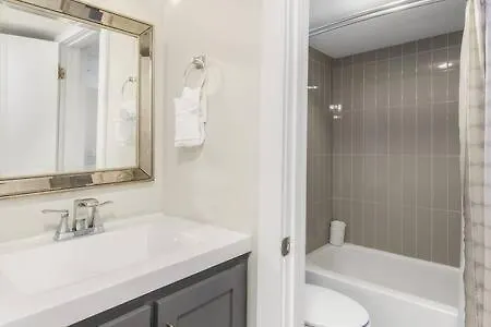 펜션 The Scallop By Brightwild-Beachfront Condo 데스틴