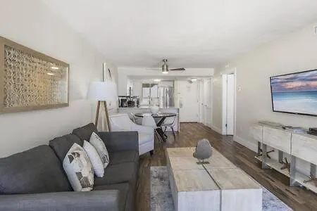 The Scallop By Brightwild-Beachfront Condo Destin